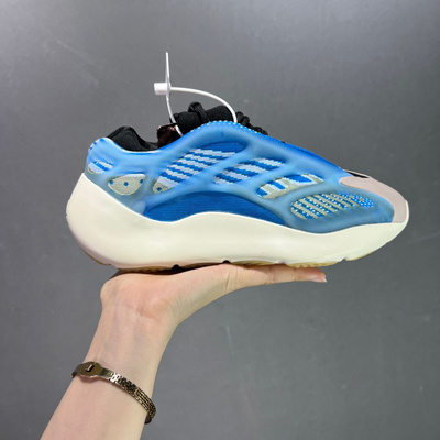 adidas originals yeezy boost 700 v3 极光 arzareth 低帮老爹鞋